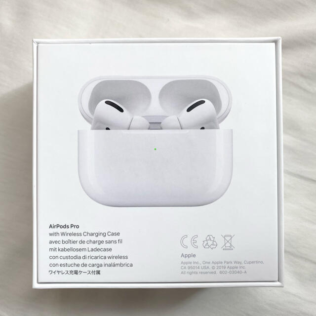 Apple(アップル)の【開封済/未使用】※刻印有※ AirPods Pro スマホ/家電/カメラのオーディオ機器(ヘッドフォン/イヤフォン)の商品写真