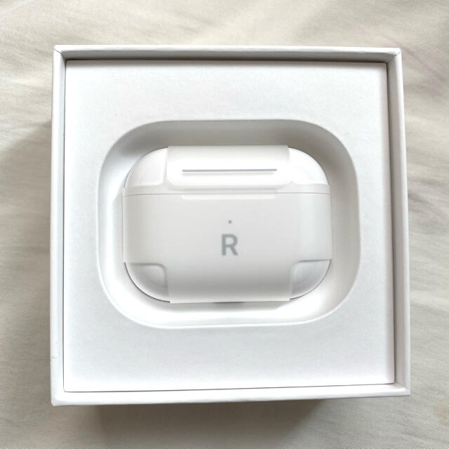 Apple(アップル)の【開封済/未使用】※刻印有※ AirPods Pro スマホ/家電/カメラのオーディオ機器(ヘッドフォン/イヤフォン)の商品写真