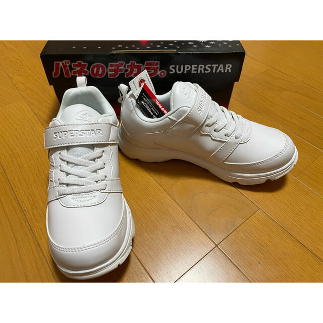 SUPERSTAR(スーパースター)の21.5cm バネのチカラ　白スニーカー　スーパースター キッズ/ベビー/マタニティのキッズ靴/シューズ(15cm~)(スニーカー)の商品写真