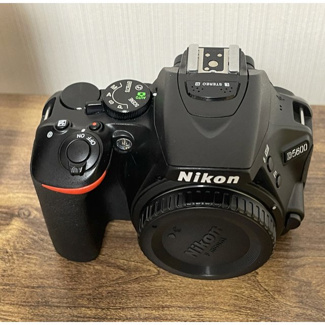 Nikon(ニコン)の★期間限定セール★ 新品　Nikon D5600 タフルスームキット スマホ/家電/カメラのカメラ(デジタル一眼)の商品写真