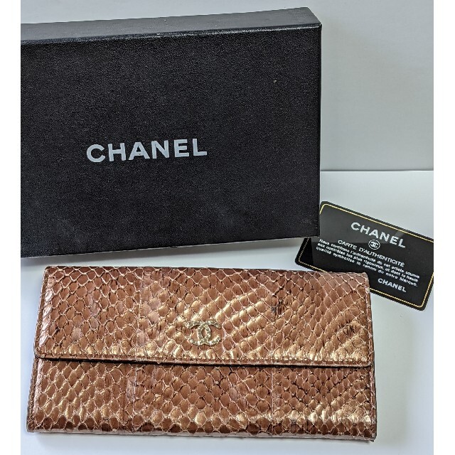 CHANEL(シャネル)の美品　CHANEL　シャネル　レア物　エキゾチックレザー　ウオレット　長財布 レディースのファッション小物(財布)の商品写真