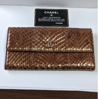 シャネル(CHANEL)の美品　CHANEL　シャネル　レア物　エキゾチックレザー　ウオレット　長財布(財布)