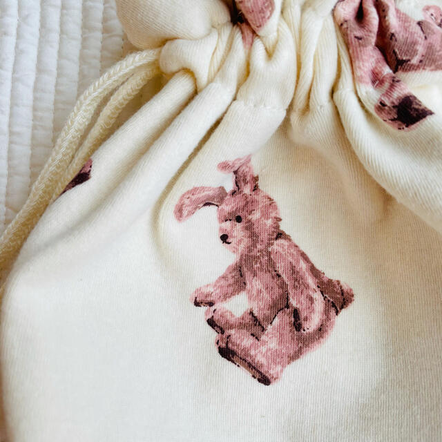 うさぎのフリル巾着(アイボリー×ボーダー) ハンドメイドのファッション小物(ポーチ)の商品写真