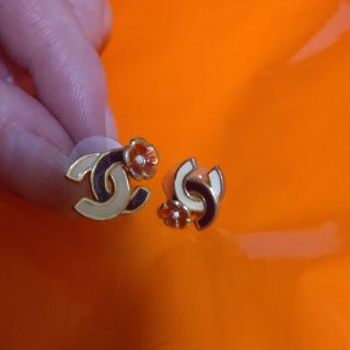 シャネル(CHANEL)の中古CHANEL シャネル ピアス♡フラワー♪ ベージュ＆こげ茶シャネルマーク☆(ピアス)