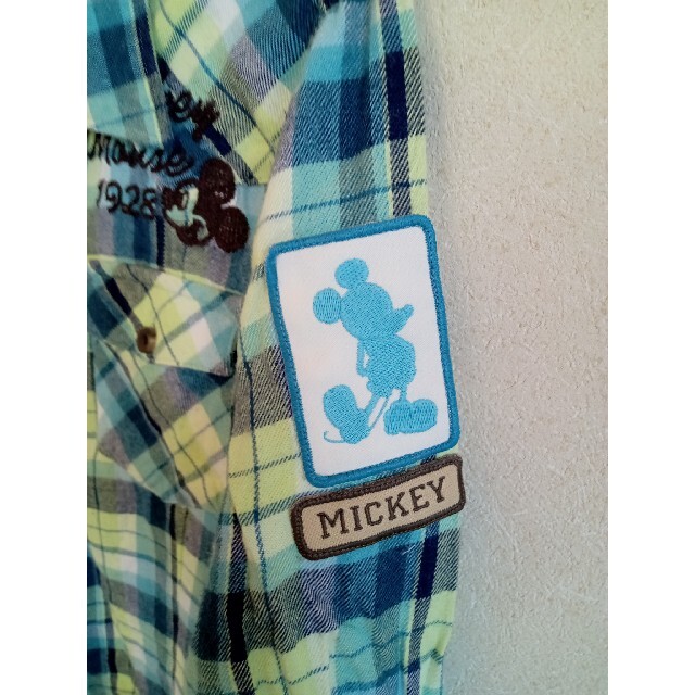 UNIQLO(ユニクロ)の美品 ミッキー ブルーチェックシャツ レディースのトップス(シャツ/ブラウス(長袖/七分))の商品写真