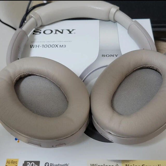 SONY(ソニー)のWH-1000XM3 シルバー スマホ/家電/カメラのオーディオ機器(ヘッドフォン/イヤフォン)の商品写真