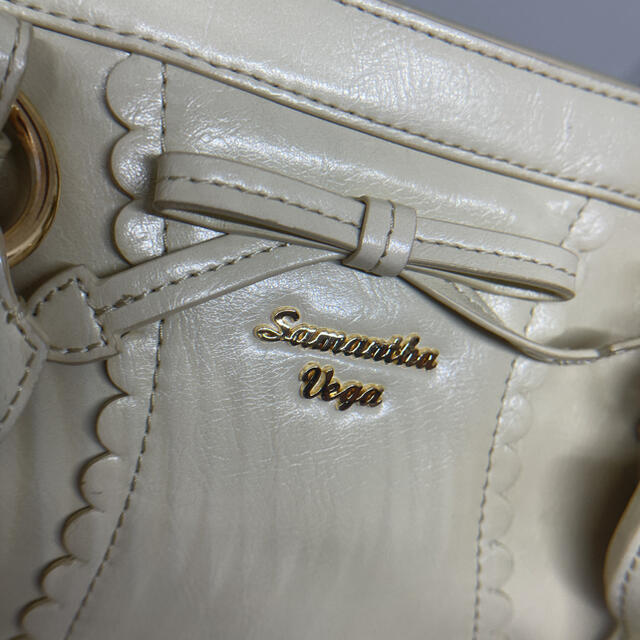 Samantha Vega(サマンサベガ)のSamantha Vega ハンドバッグ　サマンサベガ　オフホワイト　ゴールド レディースのバッグ(ハンドバッグ)の商品写真