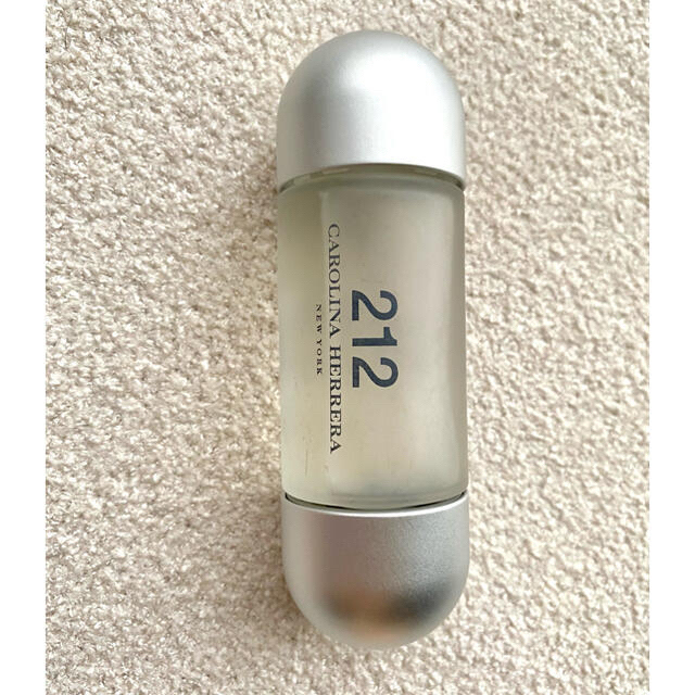 CAROLINA HERRERA(キャロライナヘレナ)のキャロライナヘレラ 212 オードトワレ 30ml 箱無し コスメ/美容の香水(ユニセックス)の商品写真