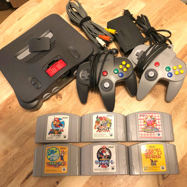 NINTENDO 64(ニンテンドウ64)のニンテンドー 64 本体とソフト　セット エンタメ/ホビーのゲームソフト/ゲーム機本体(家庭用ゲーム機本体)の商品写真