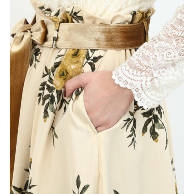 Rope' Picnic(ロペピクニック)のロペピクニック　黄色の花柄ミモレスカート レディースのスカート(ロングスカート)の商品写真