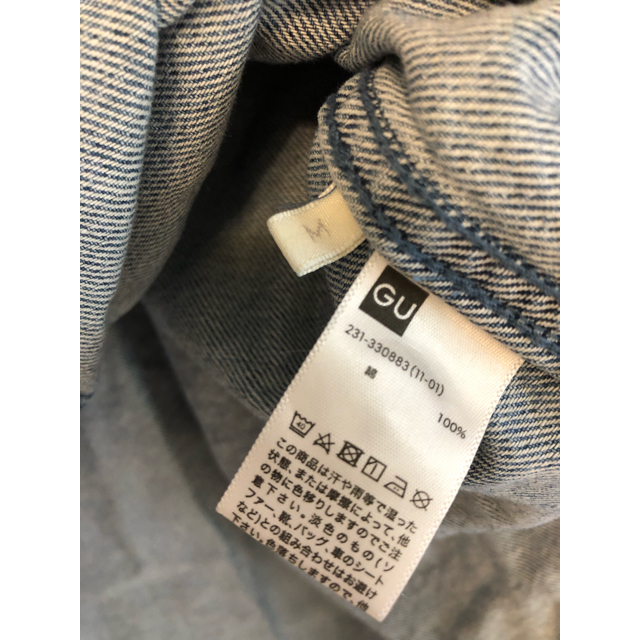 GU(ジーユー)のGU デニムダブルポケットオーバーサイズシャツ　Mサイズ レディースのジャケット/アウター(Gジャン/デニムジャケット)の商品写真