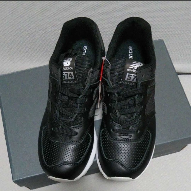 New Balance(ニューバランス)の新品14080円☆New Balanceニューバランススニーカー22.5cm 黒 レディースの靴/シューズ(スニーカー)の商品写真