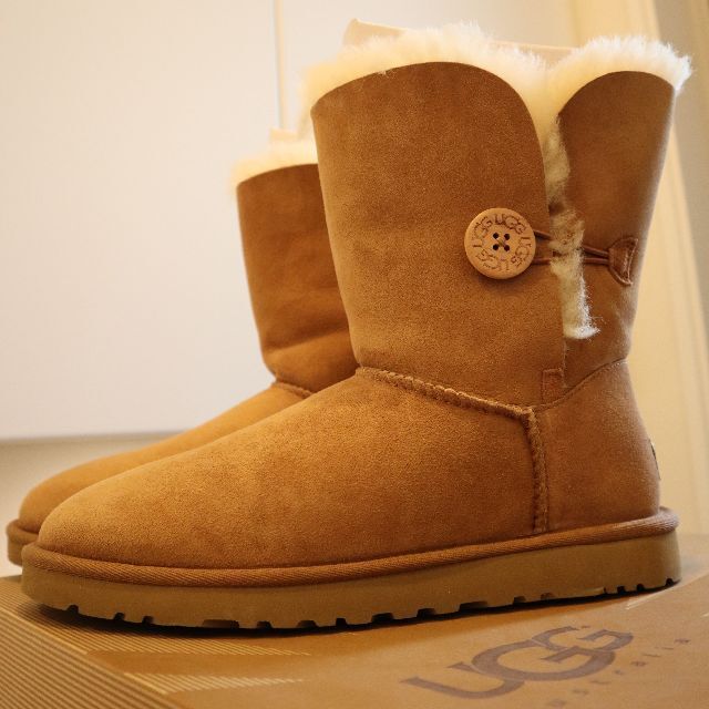 UGG(アグ)のW BAILEY BUTTON【26cm】ムートンブーツ レディースの靴/シューズ(ブーツ)の商品写真