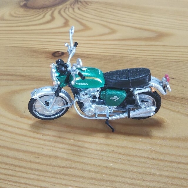 Takara Tomy(タカラトミー)のHonda Dream CB750 FOUR コレクションⅡ エンタメ/ホビーのおもちゃ/ぬいぐるみ(模型/プラモデル)の商品写真