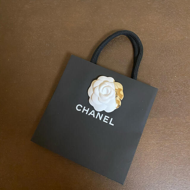 CHANEL(シャネル)の美品☆ カメリア付きシャネルミニショップ袋 レディースのバッグ(ショップ袋)の商品写真