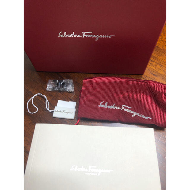 Salvatore Ferragamo(サルヴァトーレフェラガモ)の参考定価 13.9万円 美品 FERRAGAMO フェラガモ メンズ 腕時計  メンズの時計(腕時計(アナログ))の商品写真