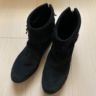 ミネトンカ(Minnetonka)のミネトンカ BACK ZIP BOOT Black(ブーツ)