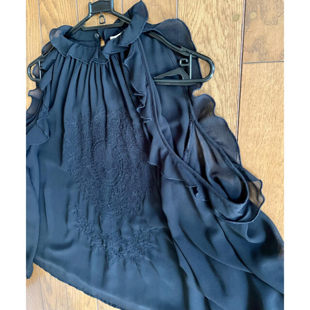 ZARA(ザラ)のZARA デザインブラウス　XSサイズ レディースのトップス(シャツ/ブラウス(長袖/七分))の商品写真