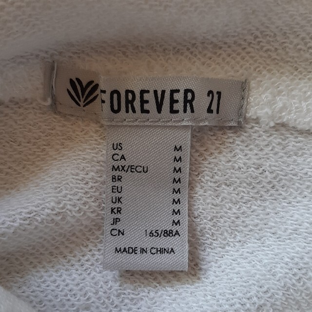 FOREVER 21(フォーエバートゥエンティーワン)のFOREVER21　ショート丈パーカー レディースのトップス(パーカー)の商品写真