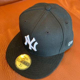 ニューエラー(NEW ERA)のNEW ERA ピンバッチ付きNYキャップ　黒　7 7/8(キャップ)