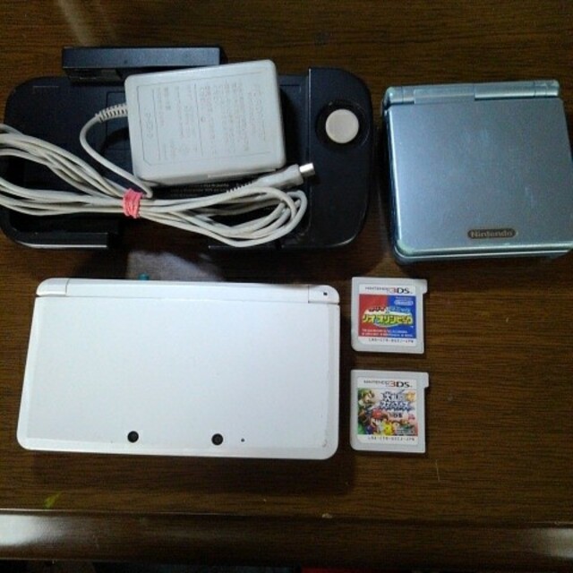 任天堂(ニンテンドウ)の3DS ゲームボーイアドバンスSP セット エンタメ/ホビーのゲームソフト/ゲーム機本体(携帯用ゲーム機本体)の商品写真