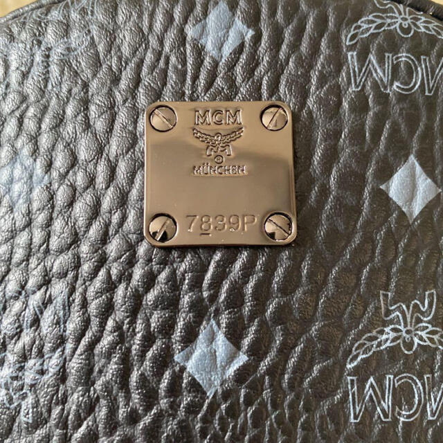 MCM - MCM エムシーエム リュック スタッズ ロゴプレート レザー