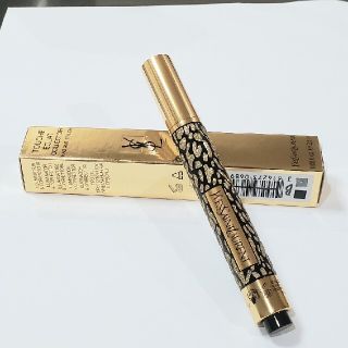 イヴサンローランボーテ(Yves Saint Laurent Beaute)のイブサンローラン　ラディアントタッチ　限定デザイン　#02 ルミナスアイボリー(コンシーラー)