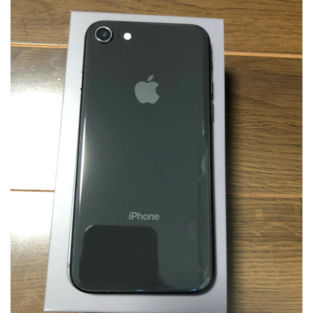 Apple(アップル)のiphone8 64GB ブラック スマホ/家電/カメラのスマートフォン/携帯電話(スマートフォン本体)の商品写真