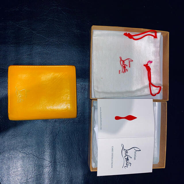 Christian Louboutin(クリスチャンルブタン)の値下げ ルブタン 二つ折り 財布 レディースのファッション小物(財布)の商品写真