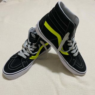 ヴァンズ(VANS)の【VANS】スケートハイ ブラック ラインイエロー(スニーカー)