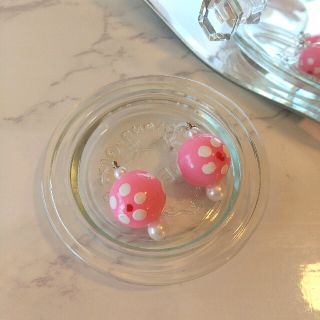 ハンドメイド イヤリング ボール 玉 ピンク(イヤリング)