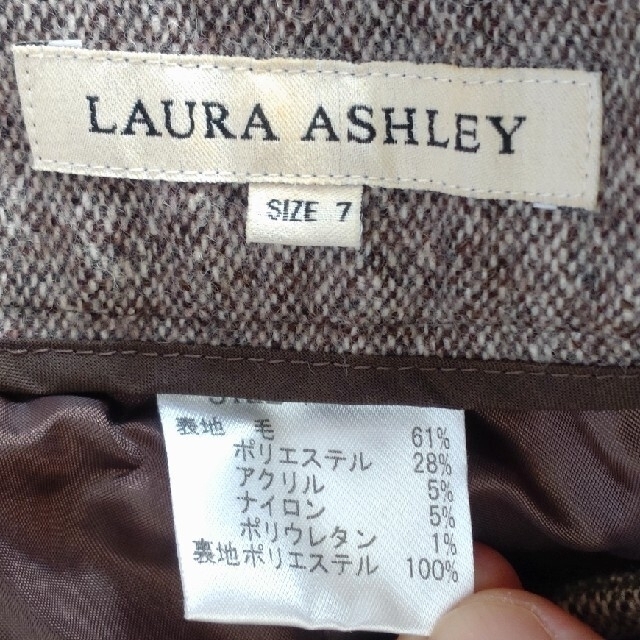 LAURA ASHLEY(ローラアシュレイ)のLaura Ashley　ツイードブラウン色　クロップドパンツ レディースのパンツ(クロップドパンツ)の商品写真