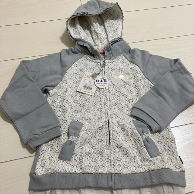 mikihouse(ミキハウス)のミキハウス　レース付きパーカー　新品　110 キッズ/ベビー/マタニティのキッズ服女の子用(90cm~)(ジャケット/上着)の商品写真