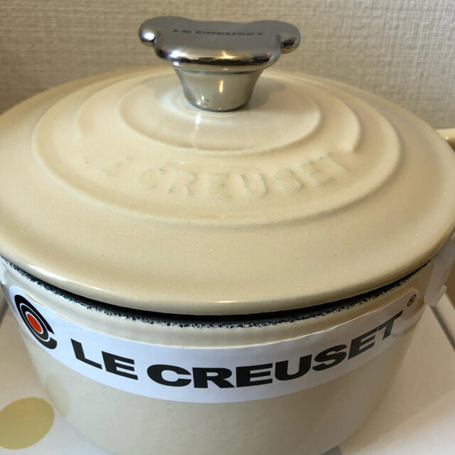 LE CREUSET(ルクルーゼ)のル・クルーゼ ココットロンド14cm ベアーつまみ デューン（黄色） インテリア/住まい/日用品のキッチン/食器(鍋/フライパン)の商品写真