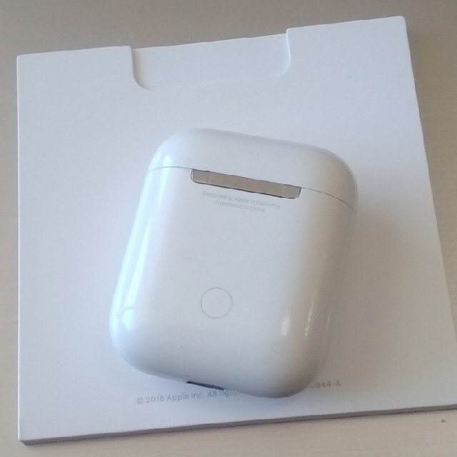 AirPods(第一世代)　ジャンク品 スマホ/家電/カメラのオーディオ機器(ヘッドフォン/イヤフォン)の商品写真