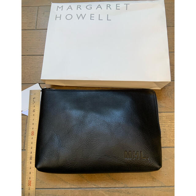 MARGARET HOWELL(マーガレットハウエル)の【エマ様専用】【新品】マーガレットハウエル　牛革　黒ポーチ レディースのファッション小物(ポーチ)の商品写真