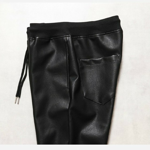 PUレザー  ジョガーパンツ  ブラック メンズのパンツ(その他)の商品写真