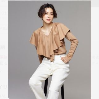 プラステ(PLST)の中村アン着用✨新品！♥️PLST♥️ボリュームフリルエリプルオーバー。M。(カットソー(長袖/七分))