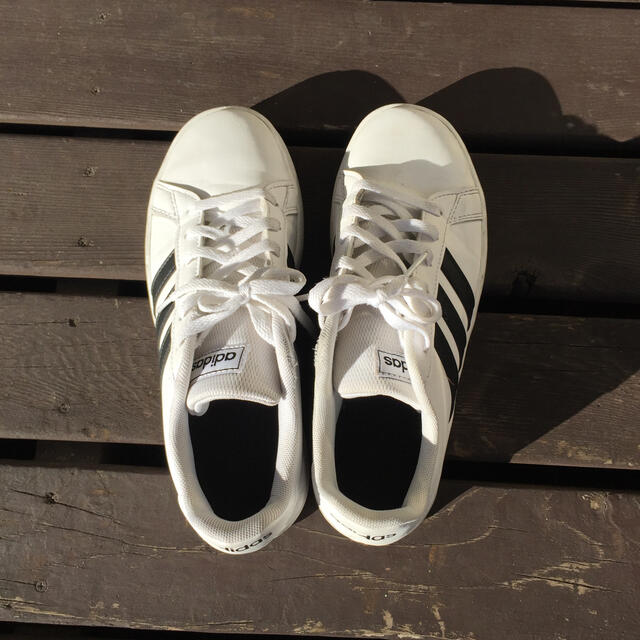 adidas(アディダス)のアディダス シューズ キッズ/ベビー/マタニティのキッズ靴/シューズ(15cm~)(スニーカー)の商品写真