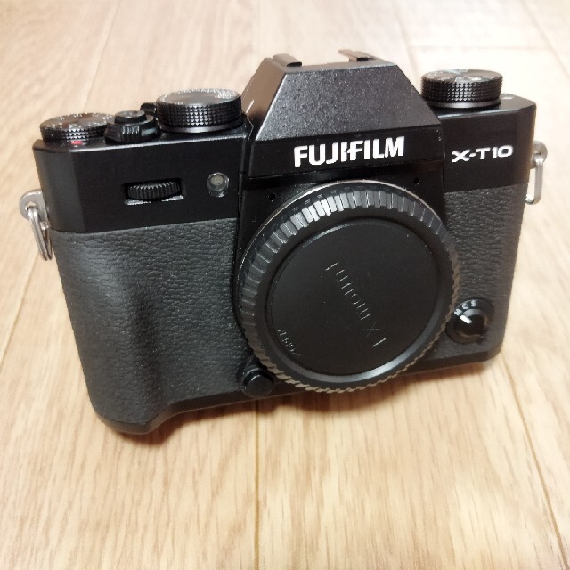 スマホ/家電/カメラFujiFilm X-T10 黒 実用動作品 本体と互換バッテリ１個