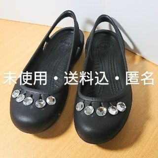 クロックス(crocs)の★未使用★crocs★クロックス★黒★取り外し可ビジュー付★ローヒール パンプス(ハイヒール/パンプス)