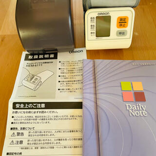 オムロン(OMRON)のオムロン　手首式　デジタル自動血圧計　HEM-6111(ボディケア/エステ)