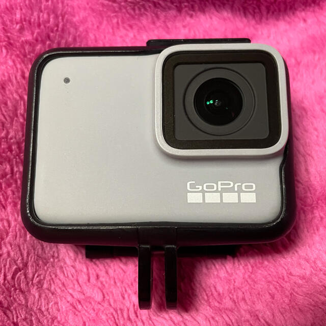 GoPro(ゴープロ)のGoPro Hero7 White スマホ/家電/カメラのカメラ(ビデオカメラ)の商品写真