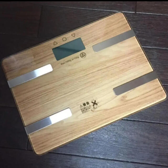 おしゃれなWOOD調♫【新品】多機能コンパクト体重体組成計/体脂肪計【送料無料】 スマホ/家電/カメラの生活家電(体脂肪計)の商品写真