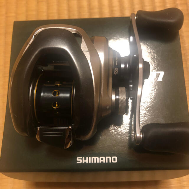 バス釣り　SHIMANO 13メタニュウム　HG右巻き 1