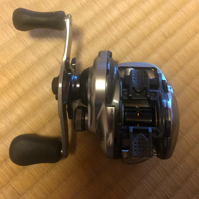 バス釣り　SHIMANO 13メタニュウム　HG右巻き 2