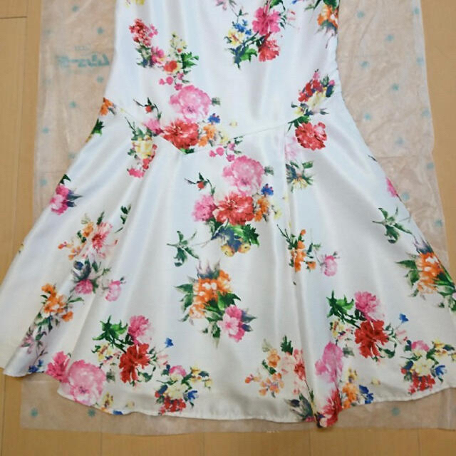 ❤️華原朋美着用❤️新品未使用タグ付❤️チェスティ 花柄ワンピース <新品美品>レディースツートンデザインワンピース ニット 花柄 ひざ丈 Haru