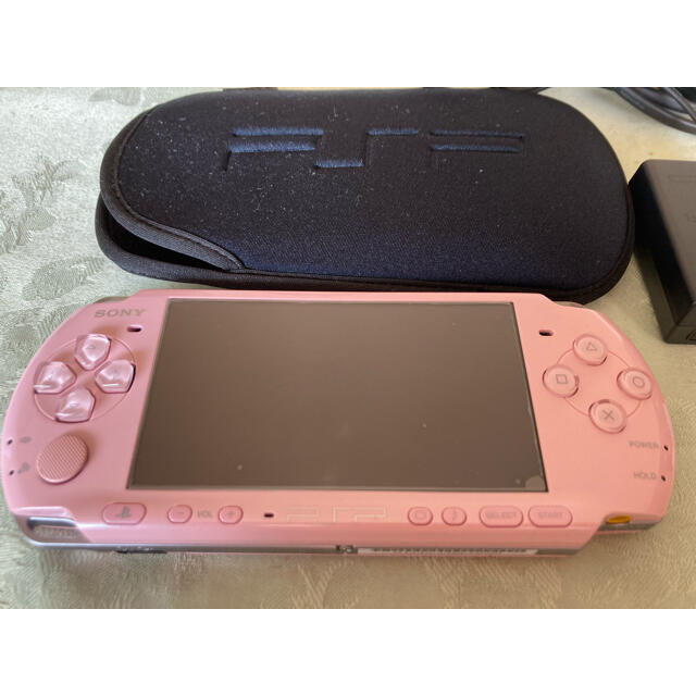 PlayStation Portable(プレイステーションポータブル)の【送料込み】PSP3000 ブロッサムピンク エンタメ/ホビーのゲームソフト/ゲーム機本体(携帯用ゲーム機本体)の商品写真