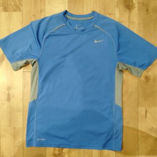 ナイキ(NIKE)のTシャツ　NIKE　ナイキ(Tシャツ/カットソー(半袖/袖なし))