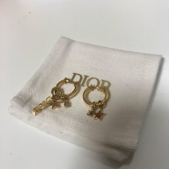 Christian Dior(クリスチャンディオール)の値下げしました！dior ピアス　正規品　　人気　 レディースのアクセサリー(ピアス)の商品写真